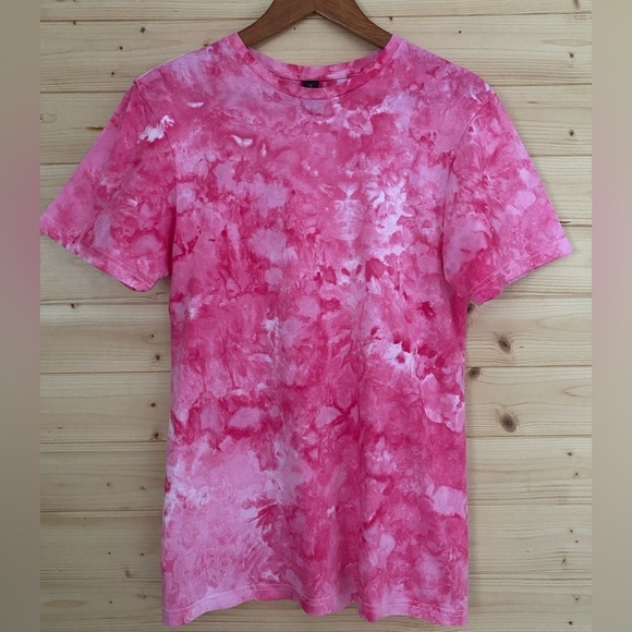 NEW Unisex GILDAN Small Ice Tie-Dye Soft Style T-Shirt Vibrant Coral Pink - Picture 1 of 8